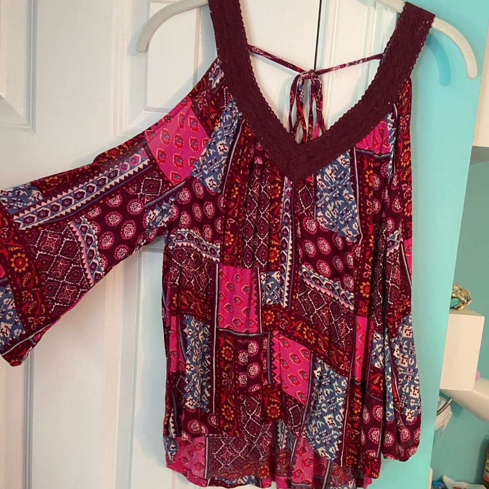 CUTE Open Shoulder Top